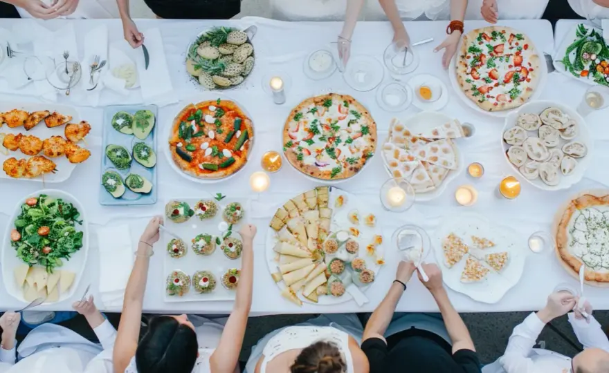 Catering na urodziny: Ile kosztuje? Jak nie przepłacić? Poradnik