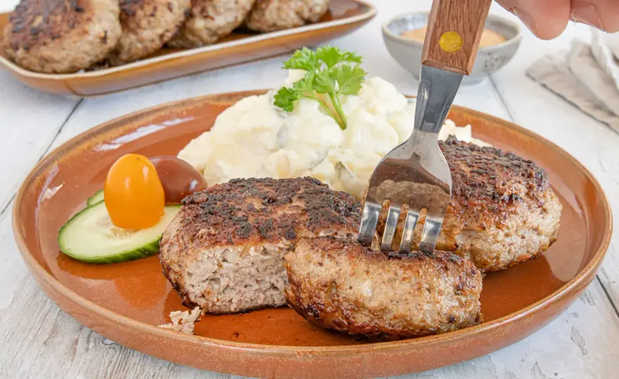 Omas Beefsteak - So gelingt es saftig & lecker!