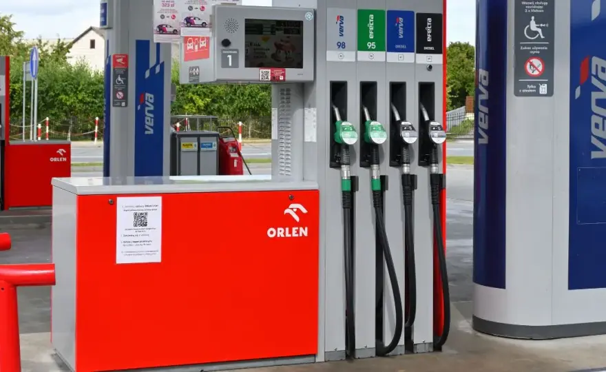 Kiedy tańsze paliwo na Orlenie? Sprawdź daty promocji i rabatów