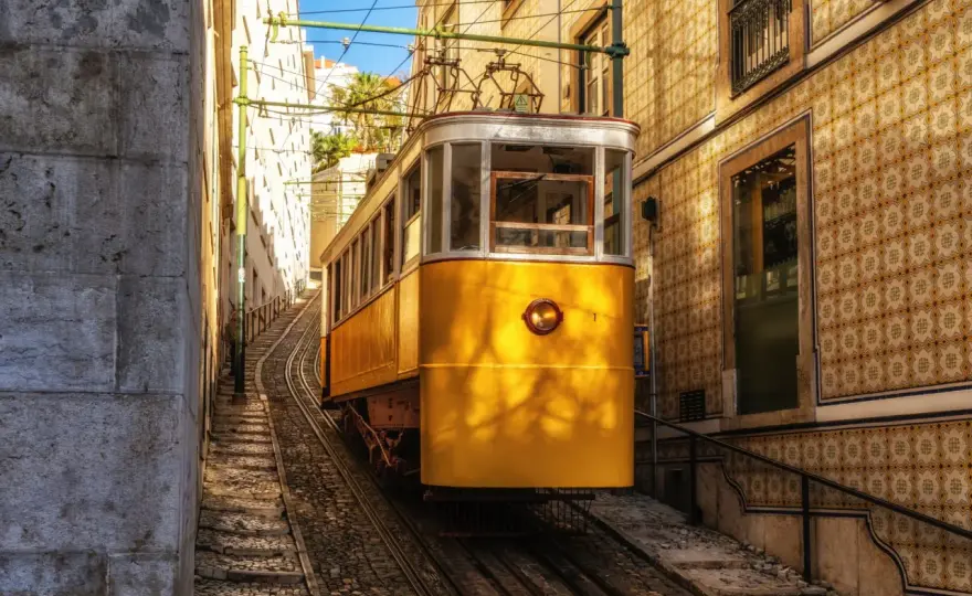 Porto - Lizbona: Jak wybrać transport i nie popełnić błędów?