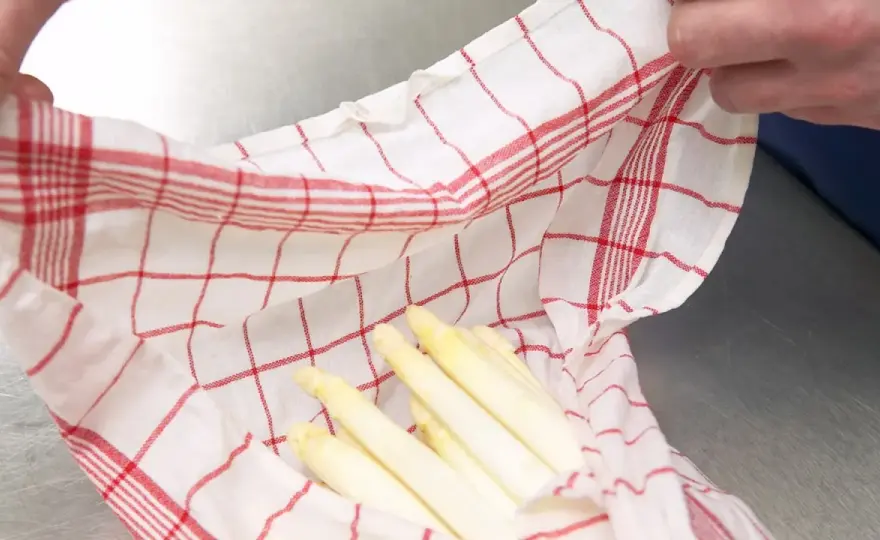 Gekochter Spargel richtig lagern und länger genießen