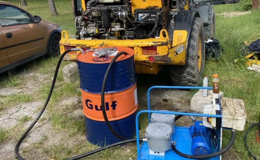 Poziom oleju hydraulicznego w koparce - Sprawdź to dobrze!