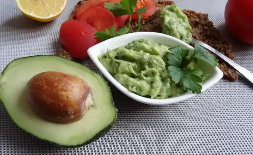 Guacamole przepis - Idealny dip, który nie ciemnieje!