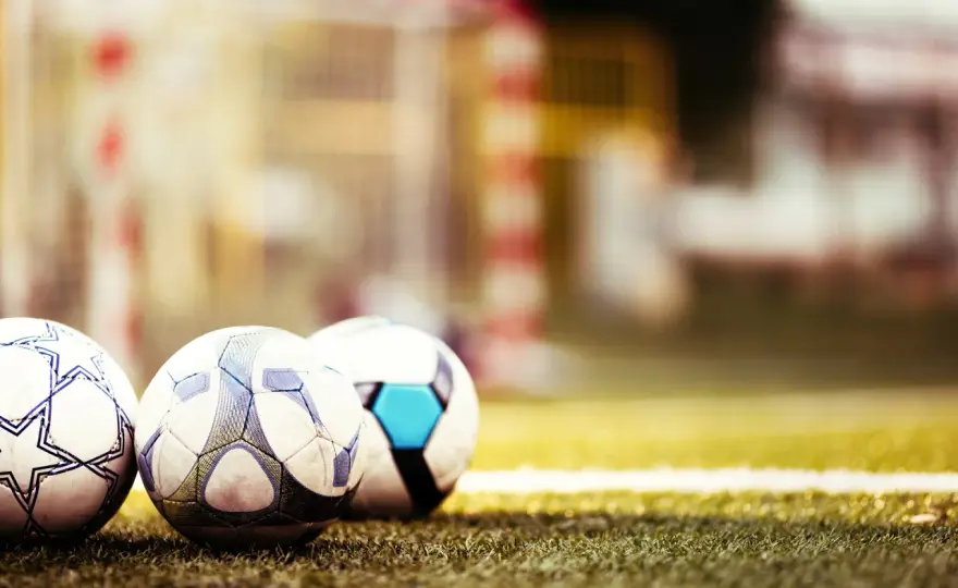 Piłka do futbolu - jak wygląda i czym różnią się modele?