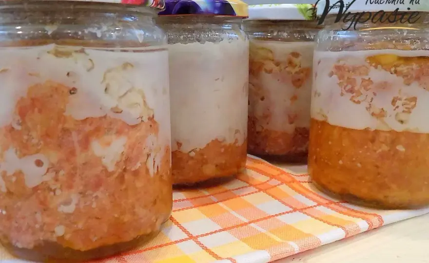 Domowa kiełbasa w słoikach: Bezpieczny przepis krok po kroku!