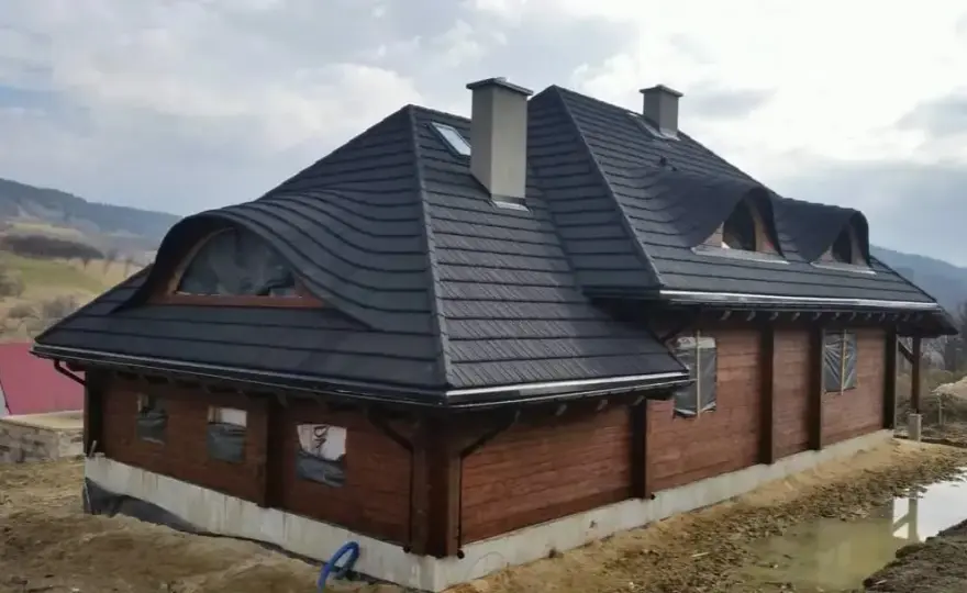 Dom drewniany czy murowany? Koszty, czas, trwałość co wybrać?