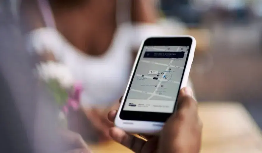Jak znaleźć kierowcę Ubera i uniknąć problemów z przejazdem