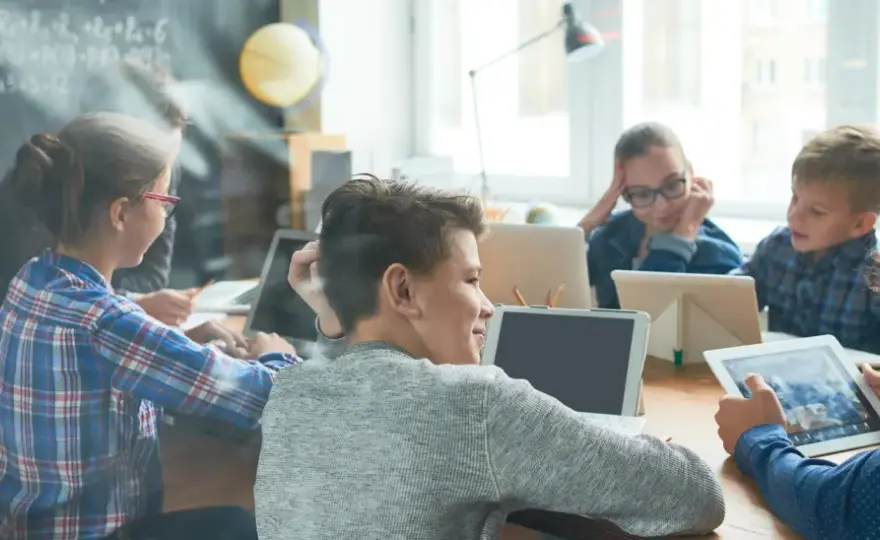 Digitale Klassenzimmer-App - Was Schulen wirklich brauchen