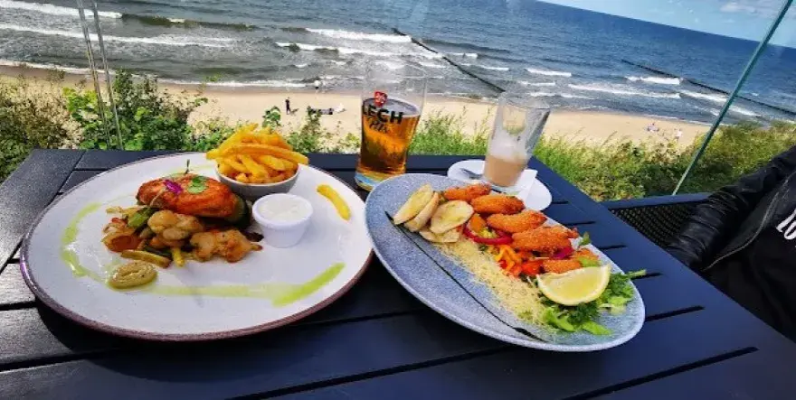 Tanie jedzenie w Ustroniu Morskim - gdzie zjeść bez wydawania fortuny