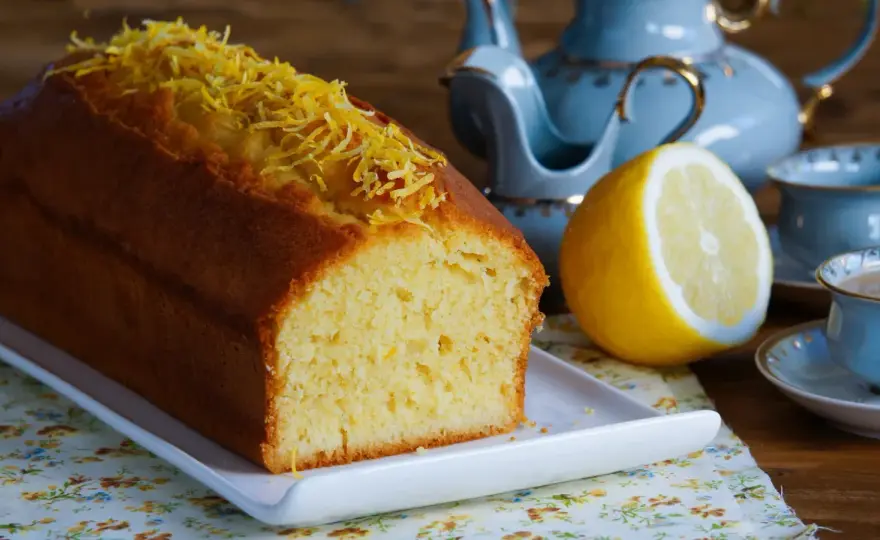Babka cytrynowa idealna - przepis na wilgotne ciasto bez zakalca