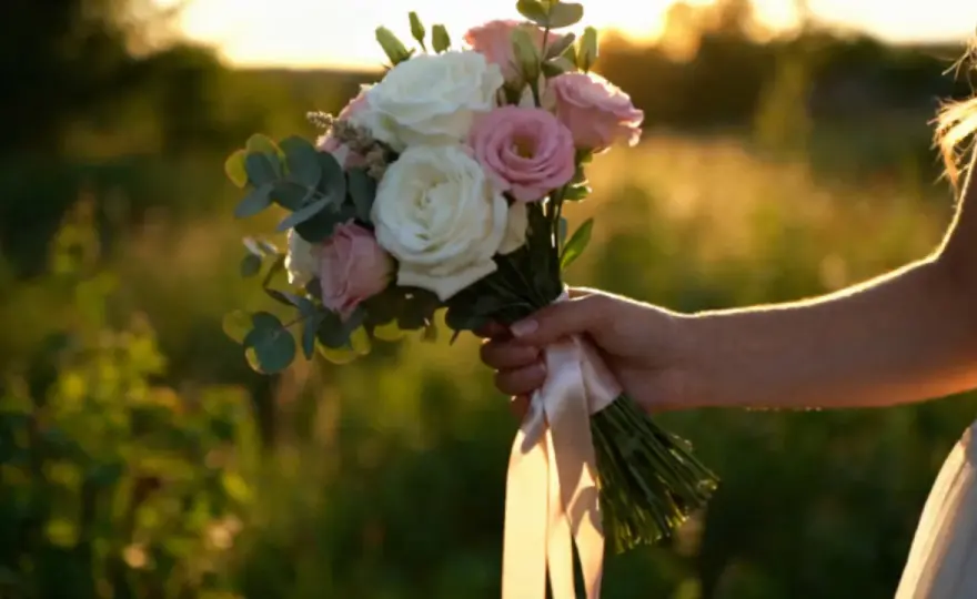 Wstążki florystyczne - jak wybrać idealną do bukietu?