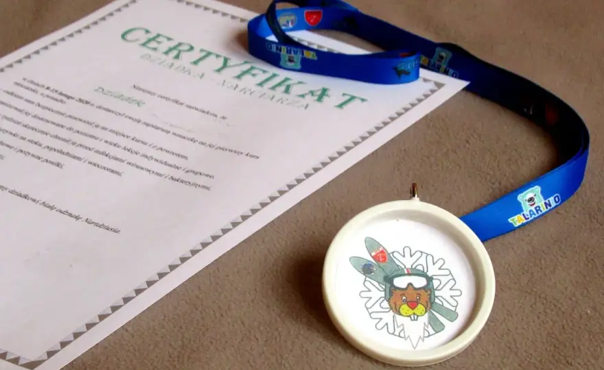 Medalowy ekspozytor DIY - Zrób go sam, krok po kroku!