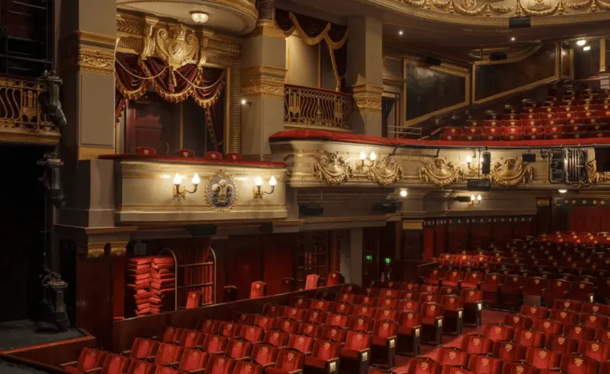 Ile trwa spektakl w teatrze - Sprawdź czas trwania i zaplanuj wieczór