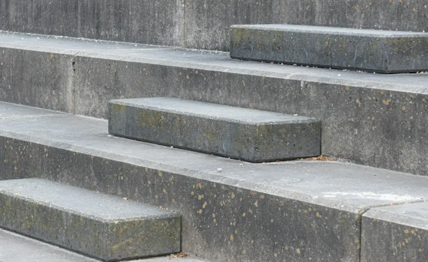 Co na schody betonowe? Najlepsze materiały i triki wykończeniowe