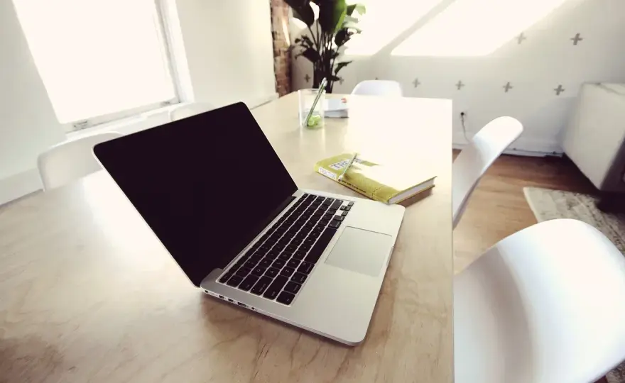 Jaki system na stary laptop, aby uniknąć problemów z wydajnością?