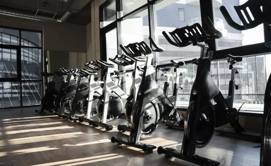 Co daje fitness? Odkryj korzyści, które zmienią Twoje życie