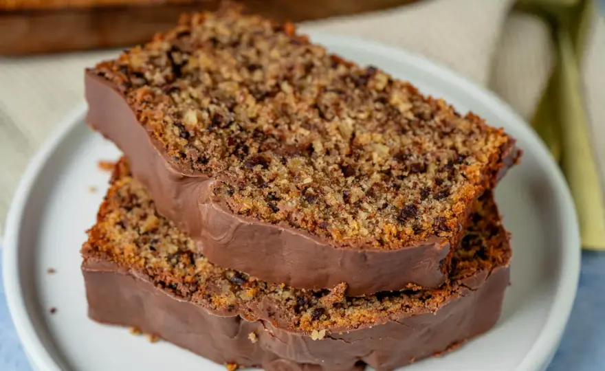 Schoko-Nuss-Kuchen saftig backen - Profi-Tipps gegen trockenen Teig