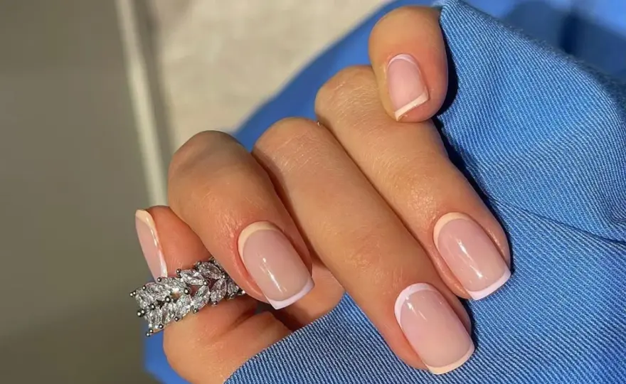 French manicure 2026 - Jak uzyskać nowoczesny efekt i uniknąć błędów?