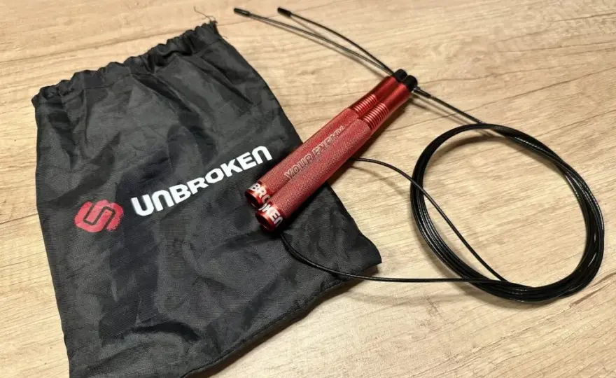 Jaka skakanka do CrossFit? Wybierz idealną i opanuj Double Unders!
