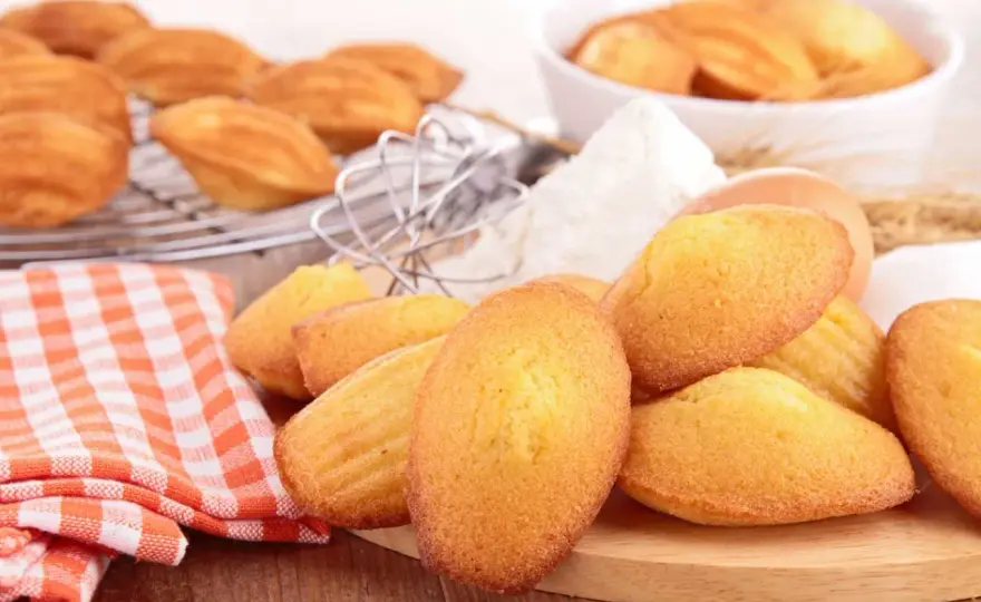Madeleines moelleuses - la méthode simple pour une belle bosse