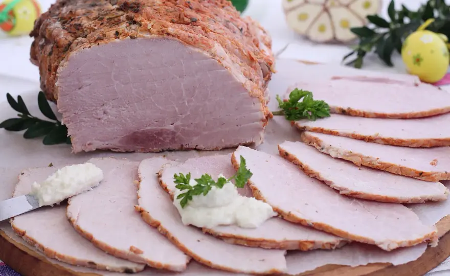 Szynka pieczona w rękawie - soczysta i aromatyczna. Sprawdź!