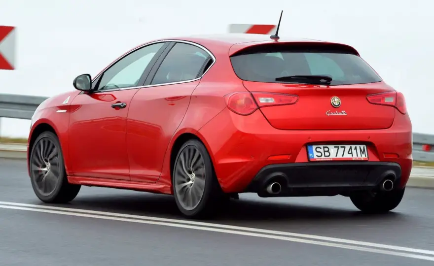 Alfa Romeo Giulietta - Czy warto kupić? Opinie, silniki, usterki