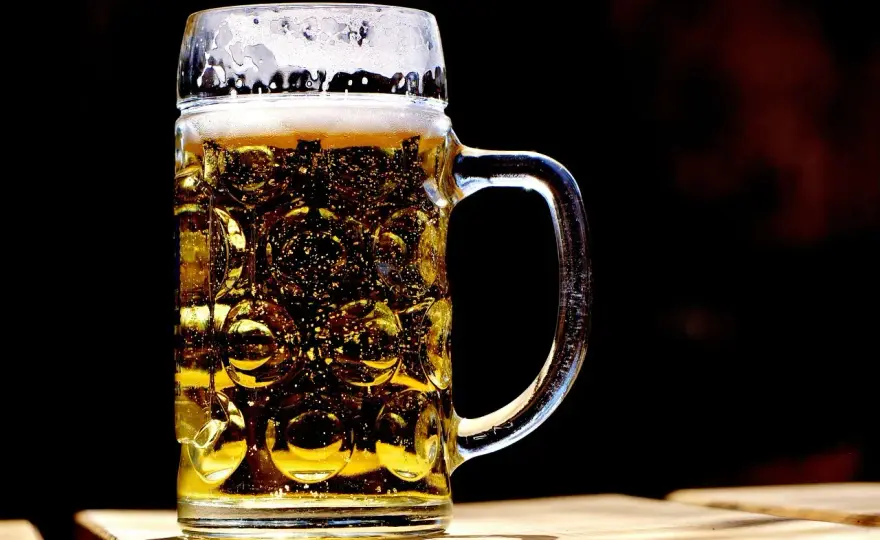 500 ml piwa - Ile to kieliszków wódki? Poznaj realny przelicznik