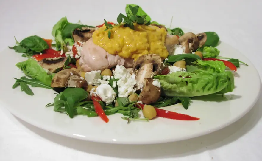 Kycklingsallad recept - Så gör du den mättande och god