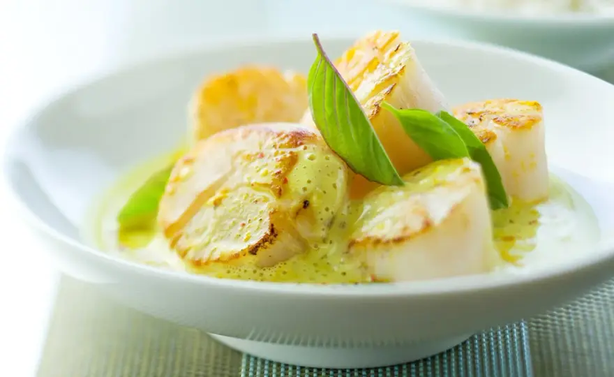 Saint-Jacques au curry et vin blanc - L'accord parfait existe!