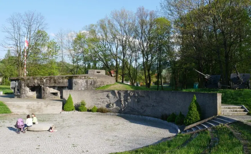 Węgierska Górka: Atrakcje, szlaki i historia "Westerplatte Południa"