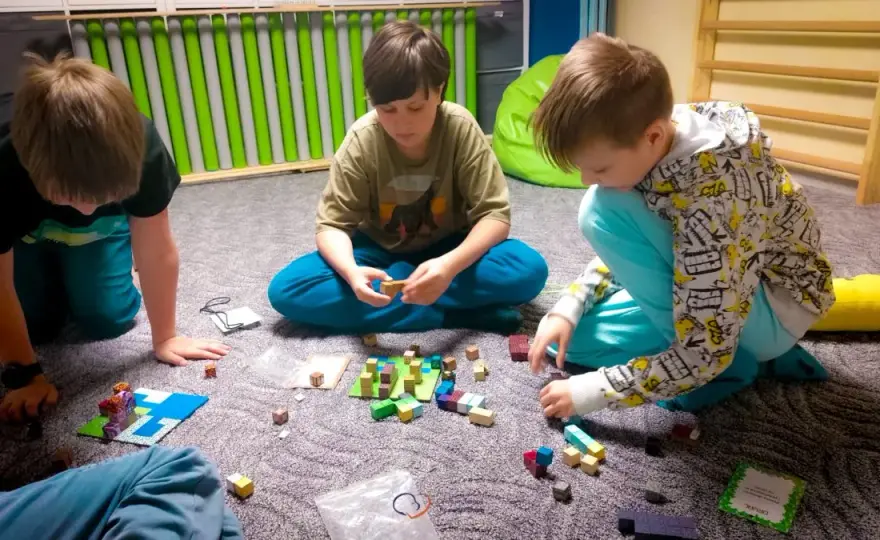 Zajęcia grupowe dla dzieci z autyzmem – wspieraj rozwój umiejętności