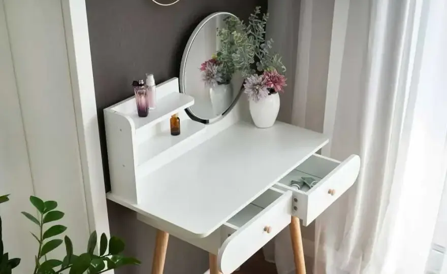 Która toaletka z lustrem do Twojej sypialni?