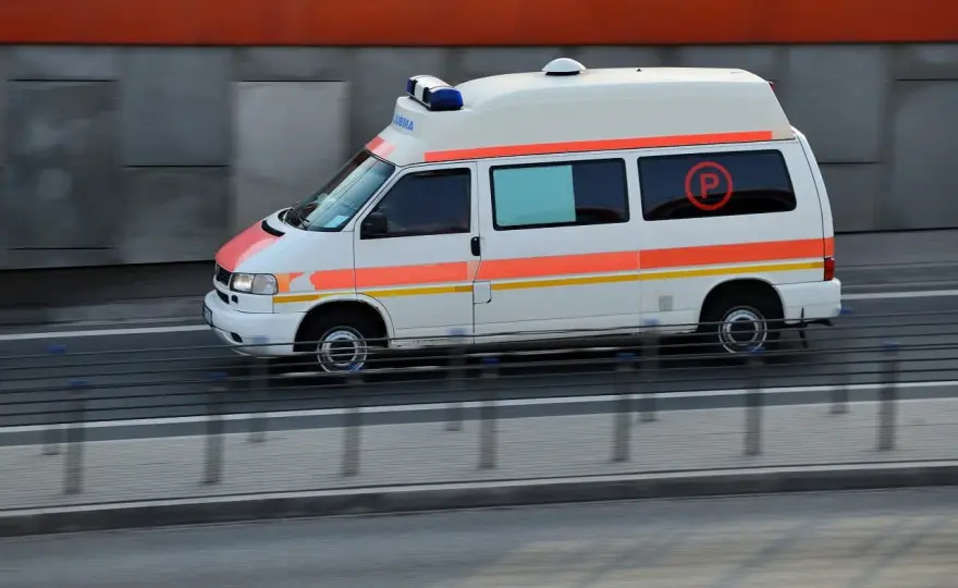 Pojazdy uprzywilejowane - Jak zdobyć uprawnienia? Pełny poradnik