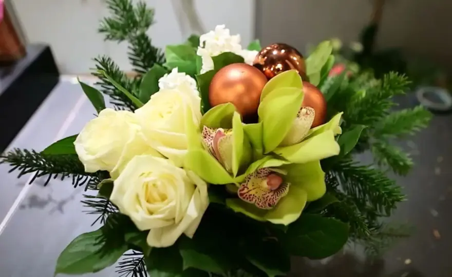 Bouquet de Noël DIY - Réussissez votre composition florale