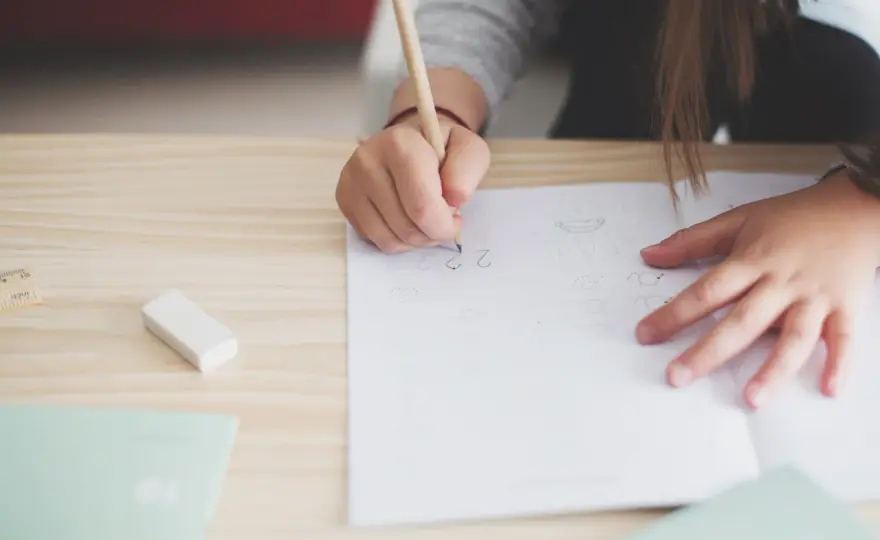 Cómo mejorar la letra a los 12 años sin pelearse con la escritura