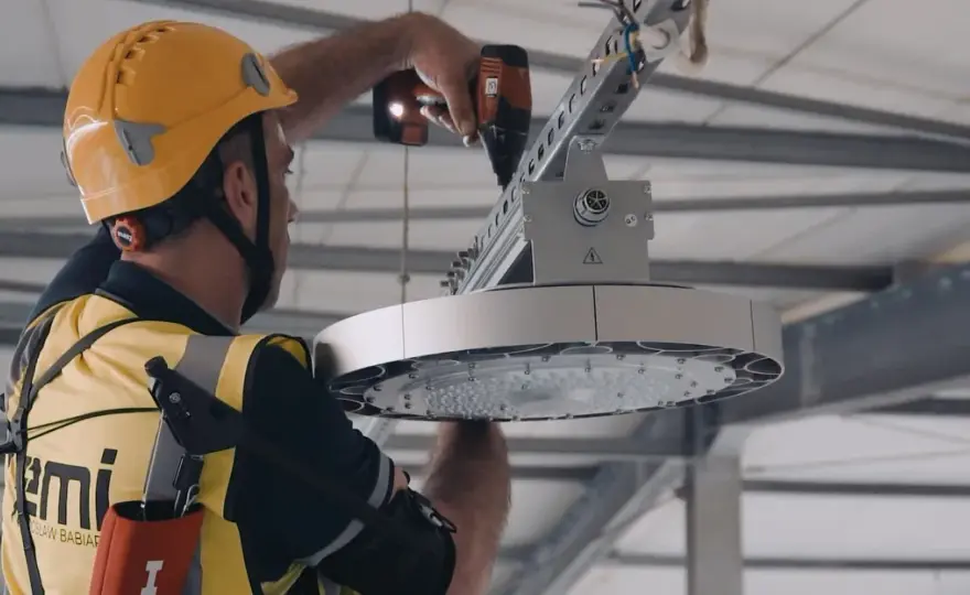 Wymiana oświetlenia LED - remont czy modernizacja? Poznaj konsekwencje
