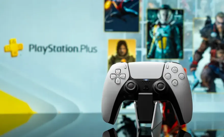 PS Plus Marzec - które gry wybrać? Poradnik gracza!