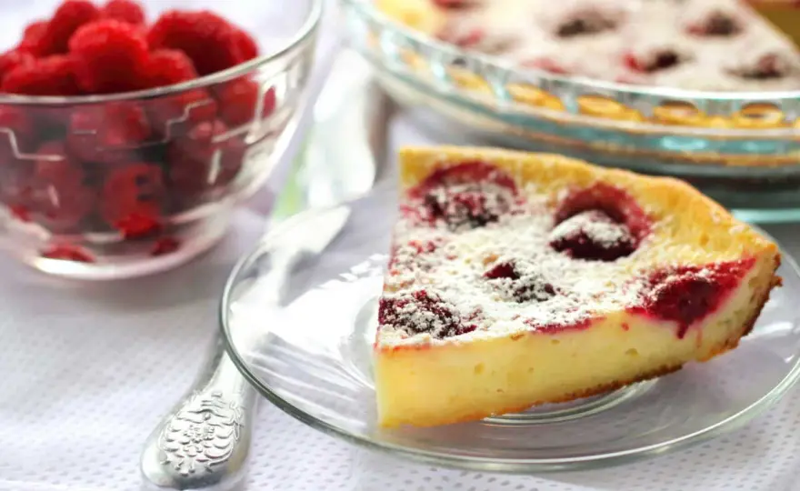 Clafoutis aux framboises - le secret d'une texture fondante