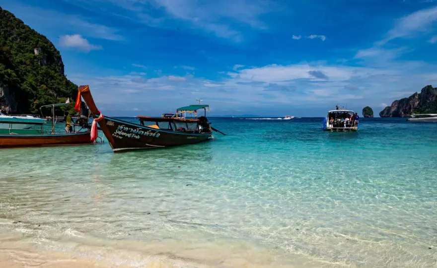 Kata Beach Phuket - Jak połączyć relaks z atrakcjami?