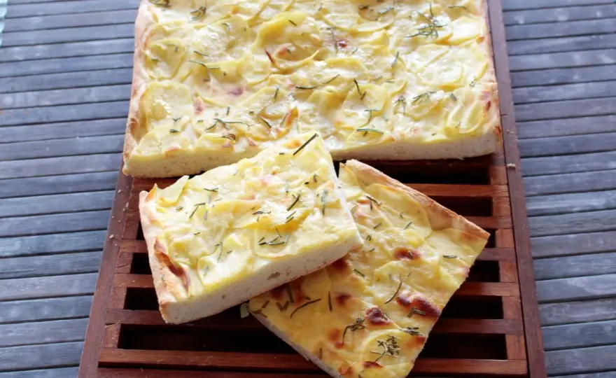 Focaccia con lievito istantaneo pronta in meno di un’ora