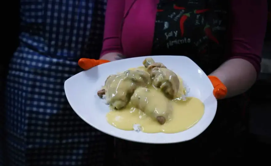 Biały sos do potrawki - Jak uzyskać aksamitny smak bez grudek?