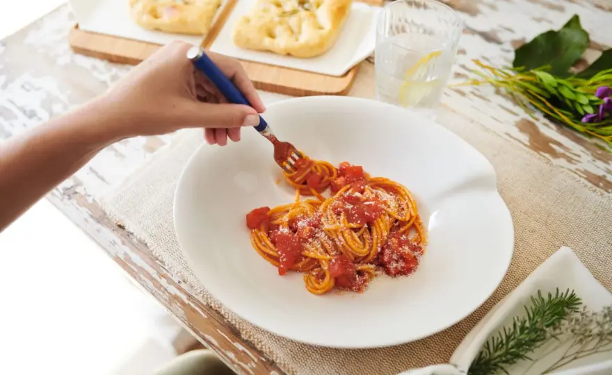 Najlepsze talerze do pasty spaghetti - elegancja i funkcjonalność w kuchni