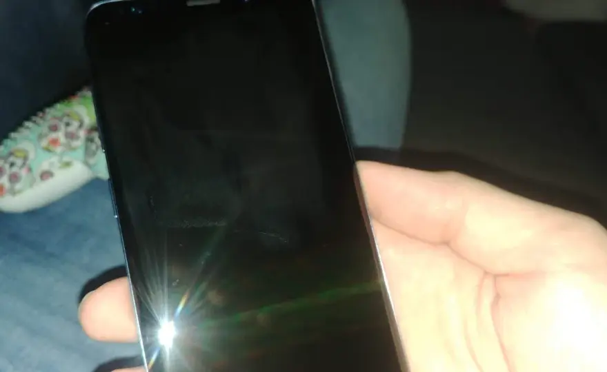 Linia na ekranie telefonu - Błąd czy usterka? Sprawdź i napraw!