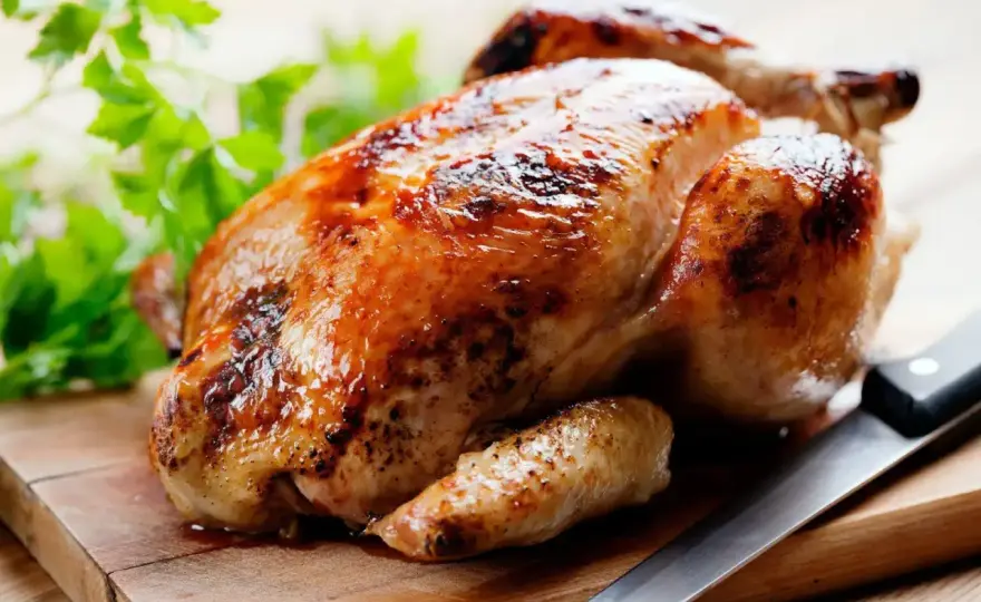 Poulet Rôti et Vin - L'Accord Parfait Existe-t-il Vraiment?