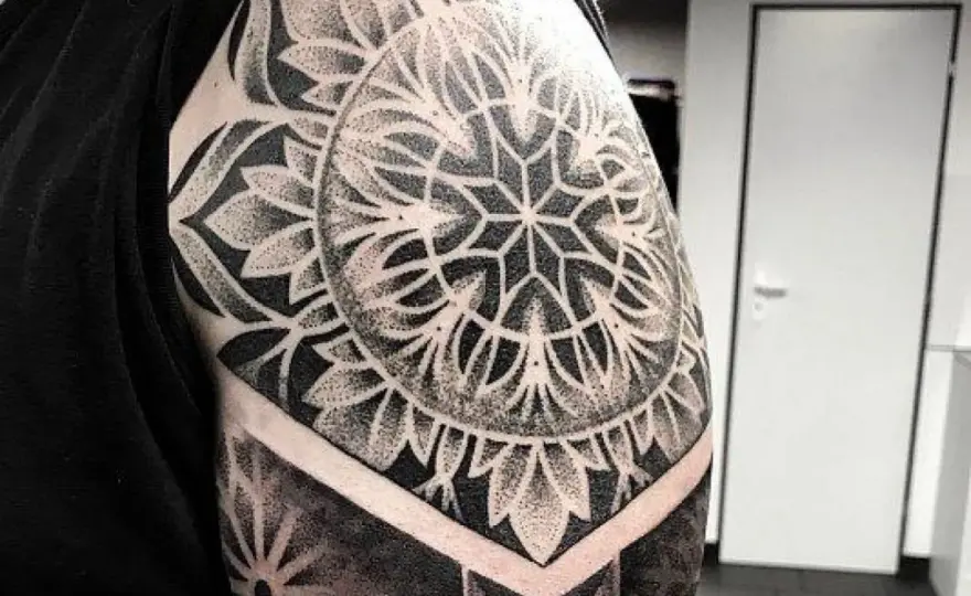 Mandala tatuaż - znaczenie, symbolika i wybór wzoru