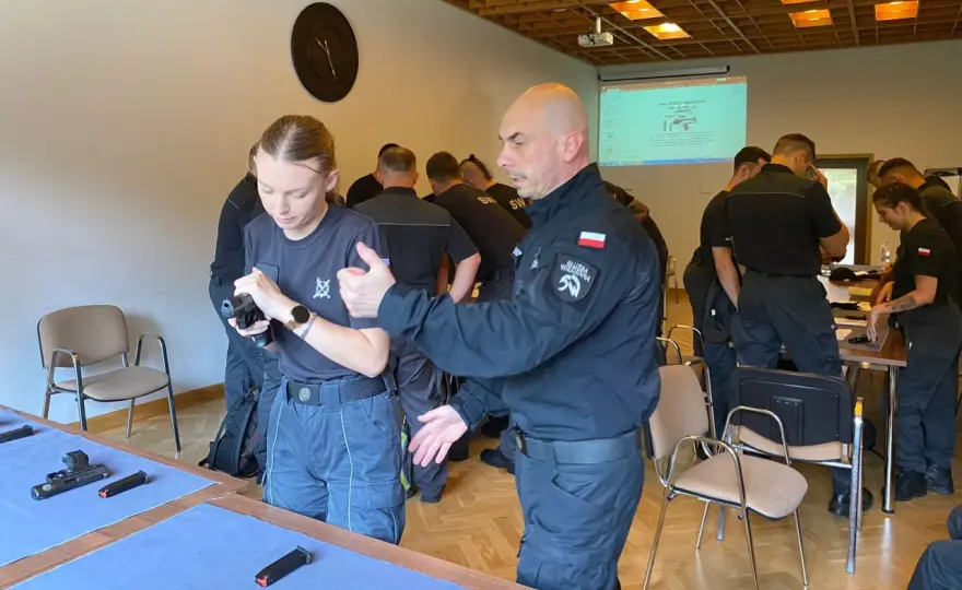 Służba więzienna ile trwa szkolenie? Poznaj szczegóły i etapy.
