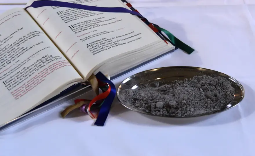 Aus Staub bist du – Bedeutung, Ursprung & Hoffnung verstehen