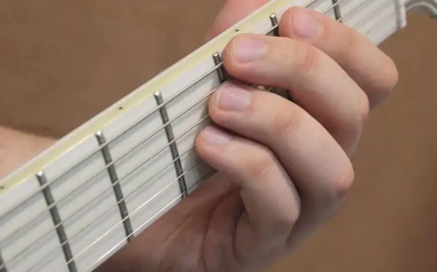 Jak grać na gitarze elektrycznej – łatwe techniki dla początkujących
