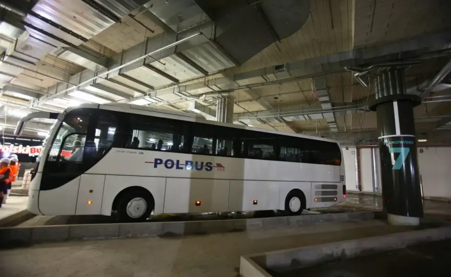 Gdzie odjeżdżają autobusy z Legnicy do Lubina? Sprawdź teraz!