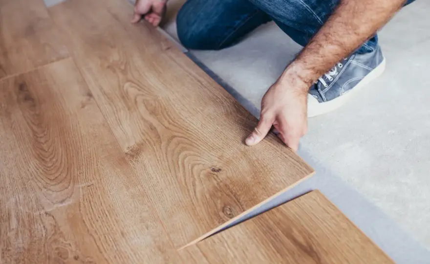 Posare il pavimento laminato sopra il parquet senza errori